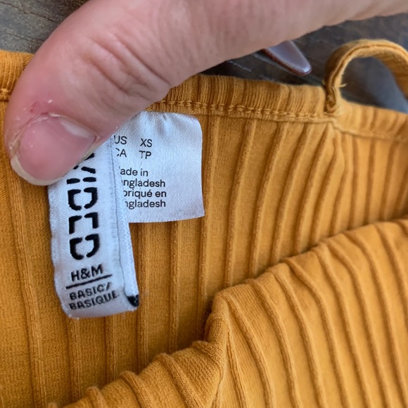 Crop top. - Picture 2 of 3